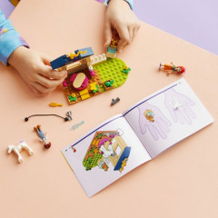 LEGO Friends 41696 Čištění poníka ve stáji 