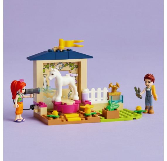 LEGO Friends 41696 Čištění poníka ve stáji 