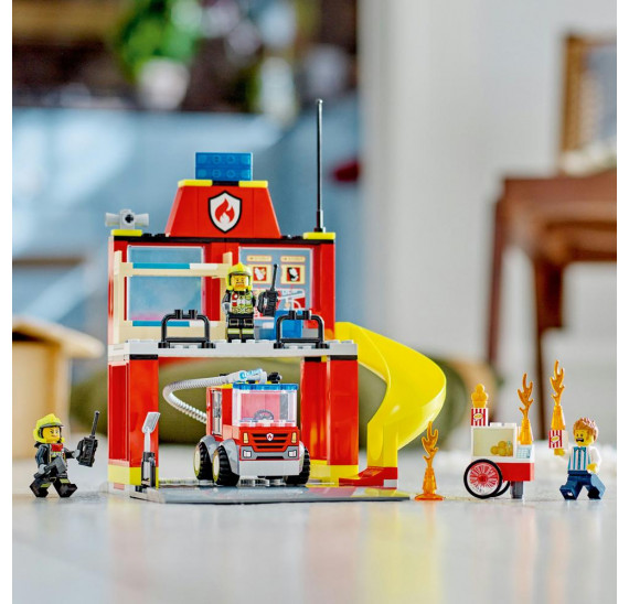 LEGO® City 60375 Hasičská stanice a auto hasičů