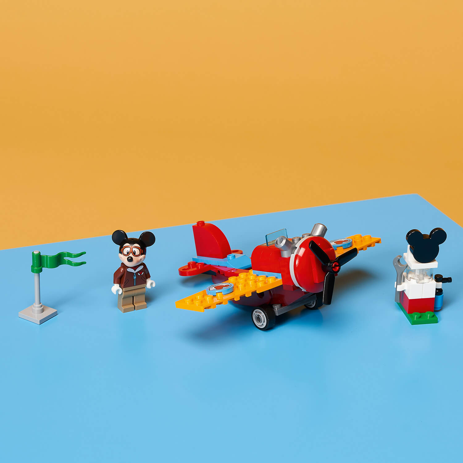 Parádní letadlo a Myšák Mickey od Disneyho