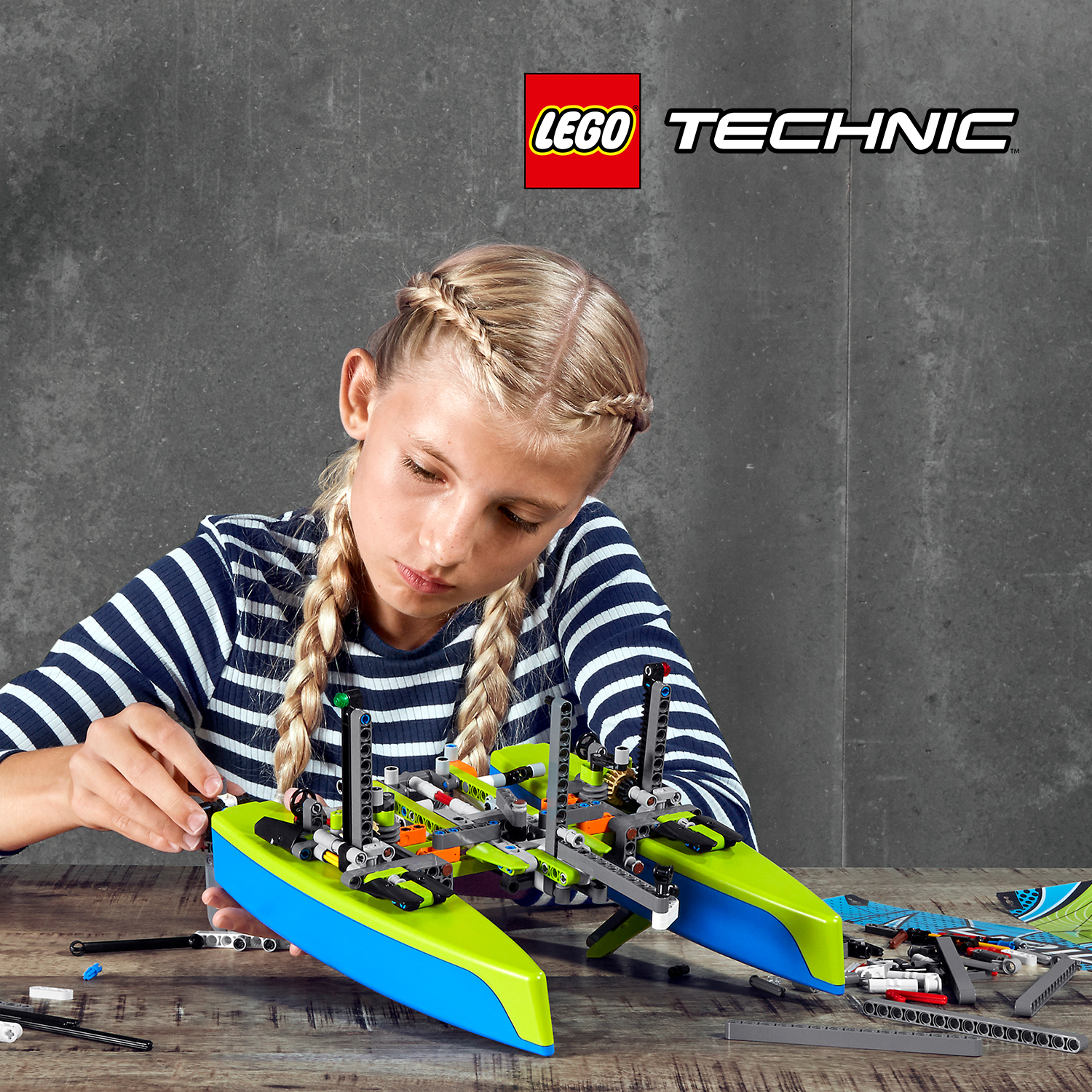Propracovaný katamarán od LEGO® Technic